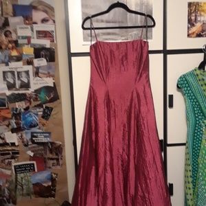 Simple and elegant red dress Size 8